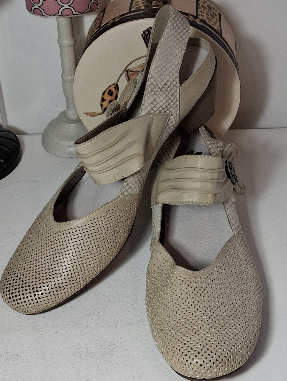 Rieker Antistress Biege Detailed Velcro Stap Casual Shoes Sz 10M-11M/42 EUC